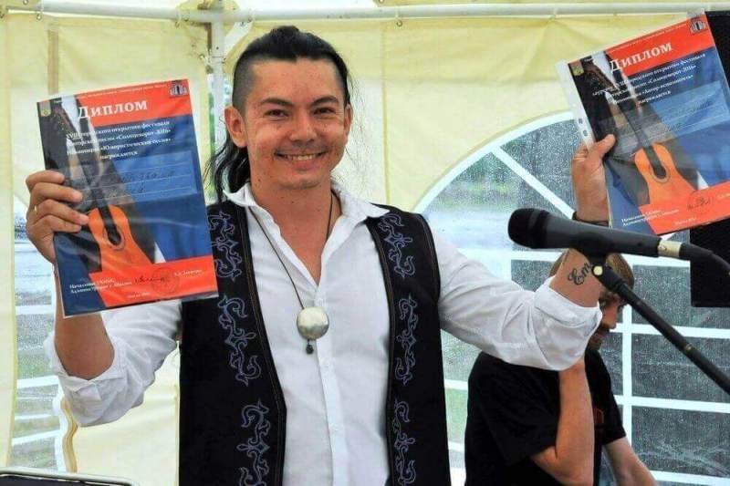 Лучшим автором-исполнителем на фестивале «Солнцеворот 2016» в Хакасии стал участник из Колумбии